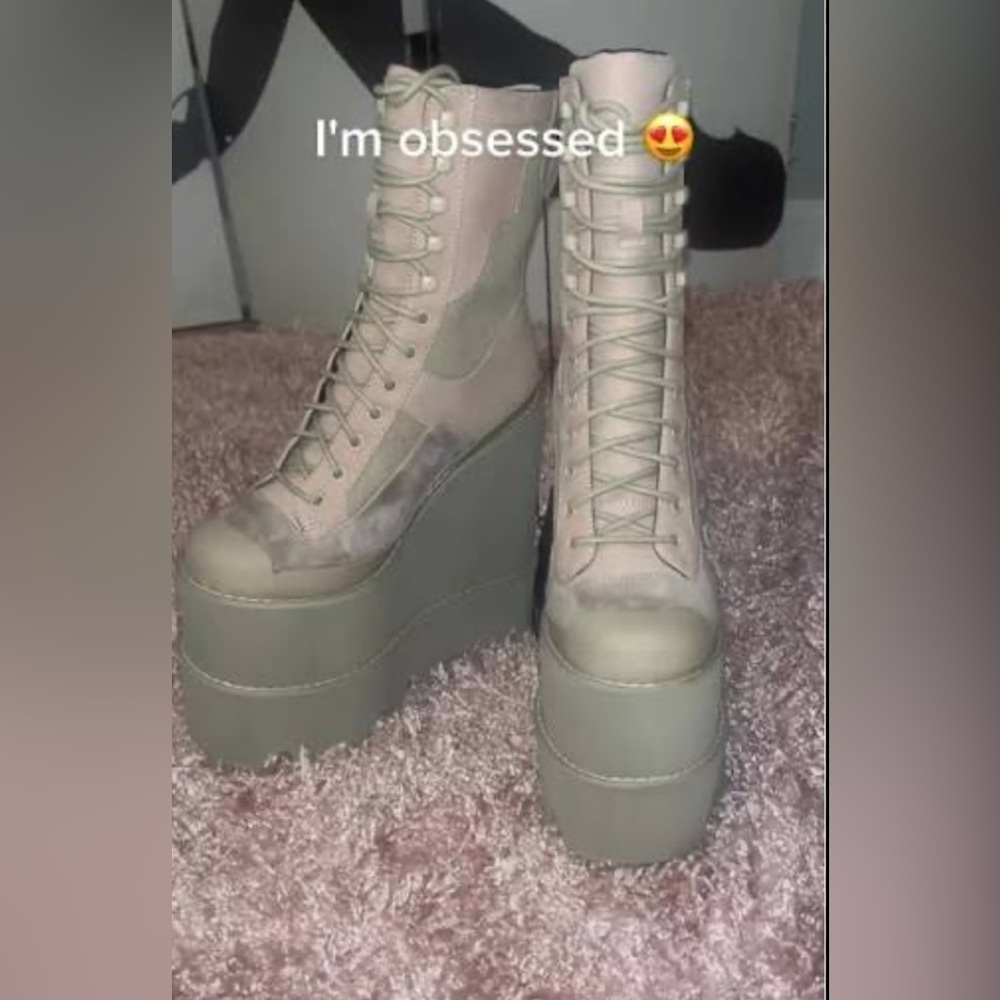 🖤 ATMOSPHERE “Field Girl Traitor” Double Stack Boots – Size 6 🖤